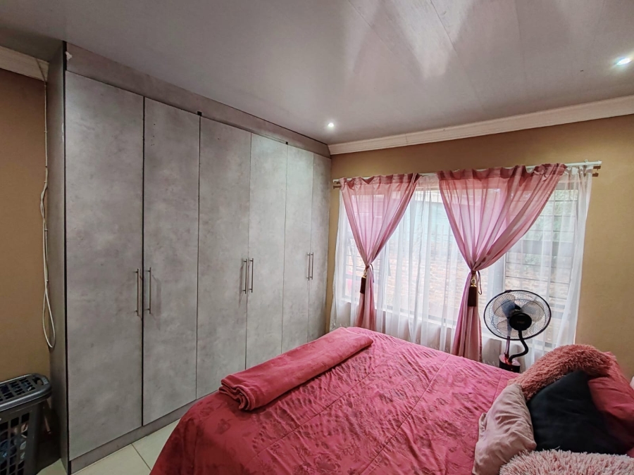 2 Bedroom Property for Sale in Miederpark North West